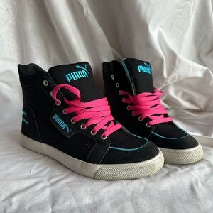 Puma Black Sneakers with Pink Laces